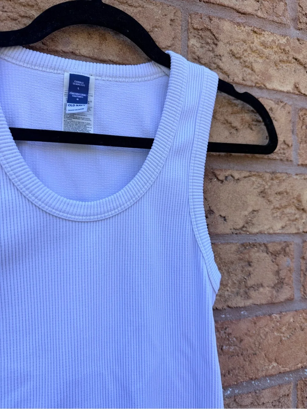 4/$25 • Old Navy Magnolia Exhale Seamless Fitted Rib Tank - Picture 3 of 4